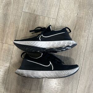 Nike Infinity React flyknit Men’s running shoes size 10